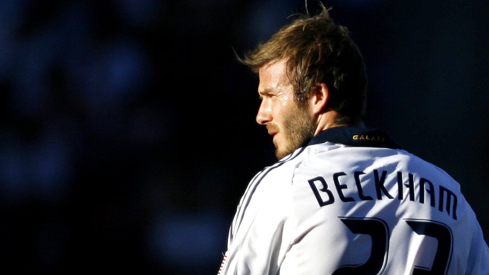 2017年西部半决赛:在“火箭之夜”中,库里连续投中数个超远三分,帮助勇士大比分领先